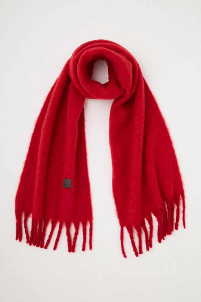 FLUFFY KNIT SCARF