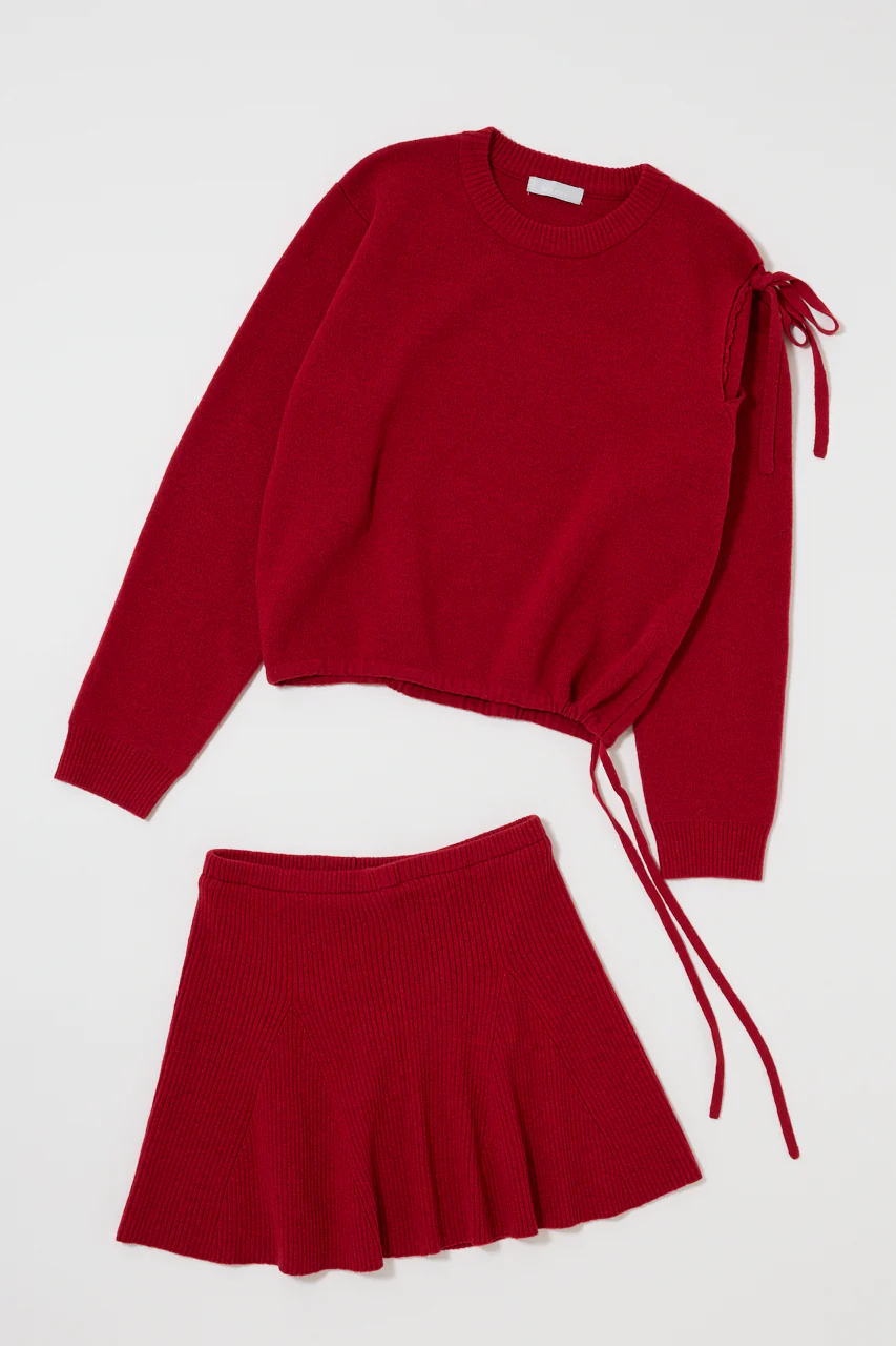 TIED RIBBON SWEATER & MINI SKIRT