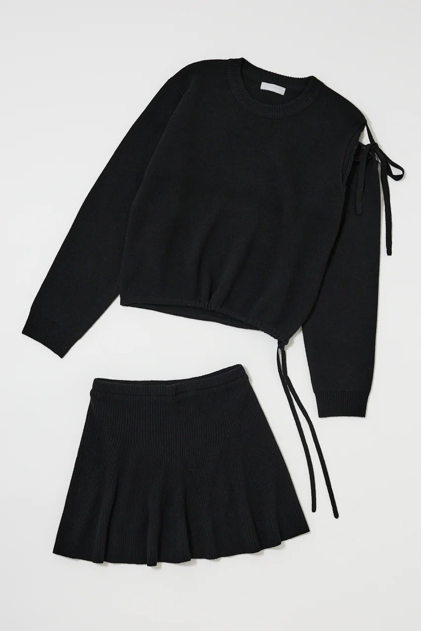 TIED RIBBON SWEATER & MINI SKIRT